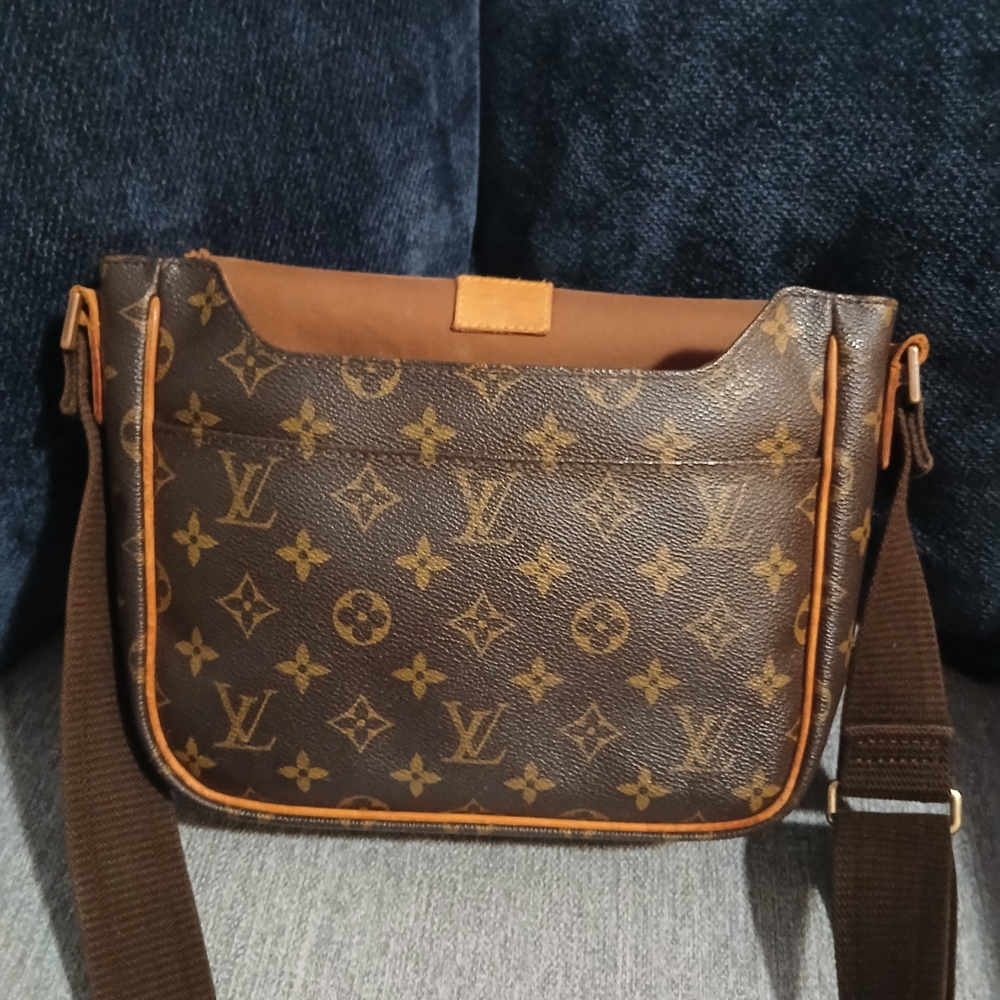 Louis Vuitton Brown Monogram Canvas Crossbody Bag - Picture 14 of 16